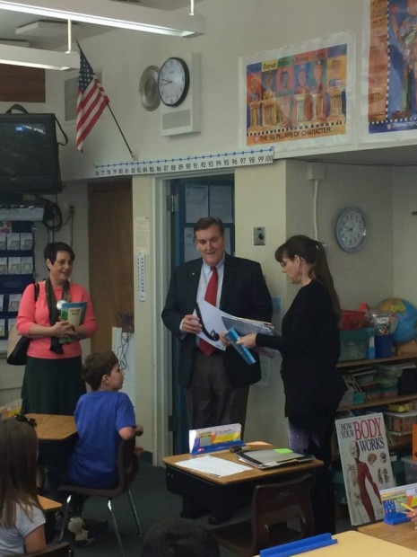 Sandee Matteucci and Bill McCabe visit Ms Pudlicki's 2nd graders.